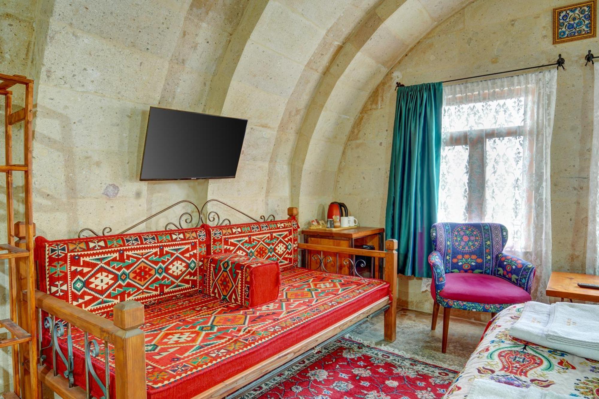 アヴァノス Atax Cave House Bed & Breakfast エクステリア 写真
