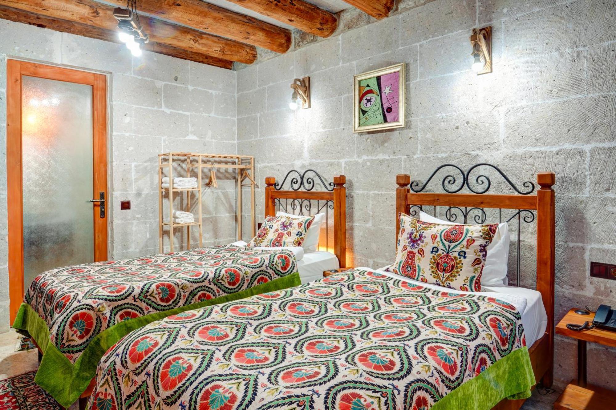 アヴァノス Atax Cave House Bed & Breakfast エクステリア 写真